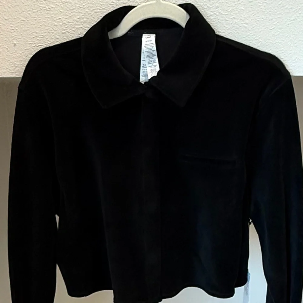 NWT Alo Black Micro Corduroy Cropped Dreamer Button Down Jacket (Size S) - Picture 8 of 11